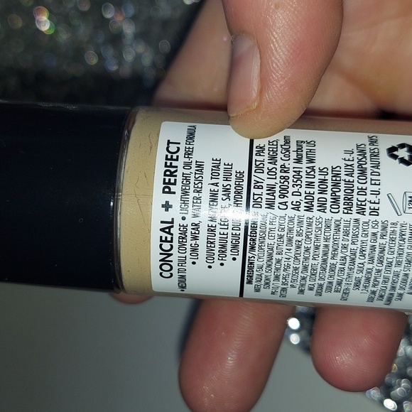 3 bundle products, 2 foundations and sponges - Picture 9 of 12